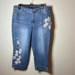 Embroidered Floral Cropped Jeans